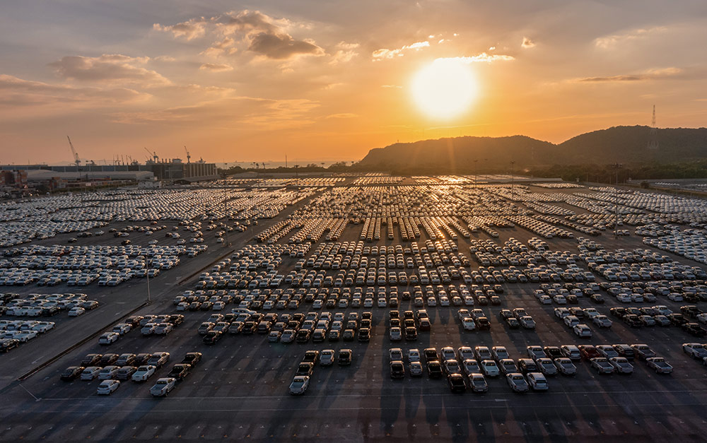 estacionamento externo operando com importação de veículos